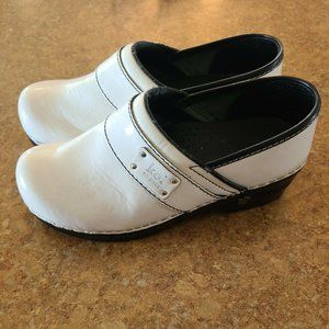 Koi By Sanita White Patent Leather Professional Clogs Women’s Shoes Size 36